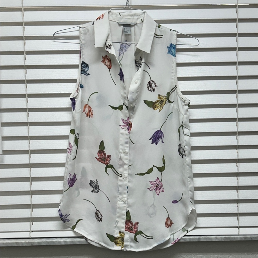 H&M White Sleeveless Floral Button-Down Shirt